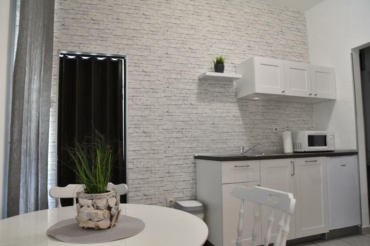Studio Apartment Lumen พูลา ภายนอก รูปภาพ