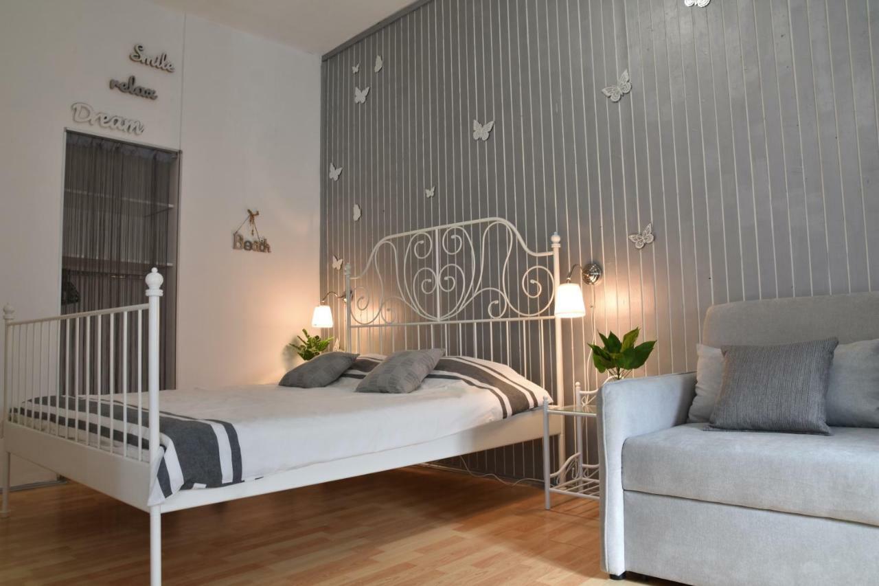 Studio Apartment Lumen พูลา ภายนอก รูปภาพ